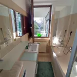 Apartamento Charming With A Tranquil Balcony Garden View