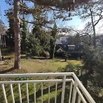 Charming With A Tranquil Balcony Garden View Apartamento