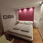 Charming With A Tranquil Balcony Garden View Apartamento