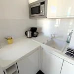 Apartamento Charming With A Tranquil Balcony Garden View *