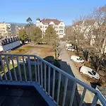 Charming With A Tranquil Balcony Garden View فيسبادن