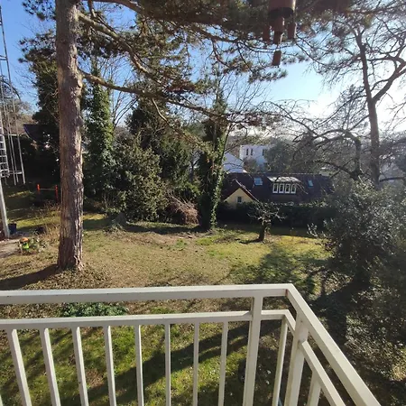 Charming With A Tranquil Balcony Garden View 公寓