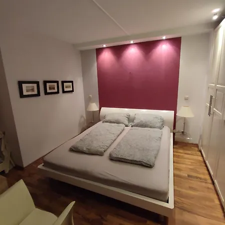 Charming With A Tranquil Balcony Garden View 公寓