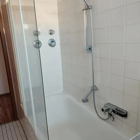 Charming With A Tranquil Balcony Garden View 公寓