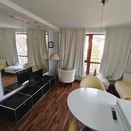 Charming With A Tranquil Balcony Garden View Apartment *