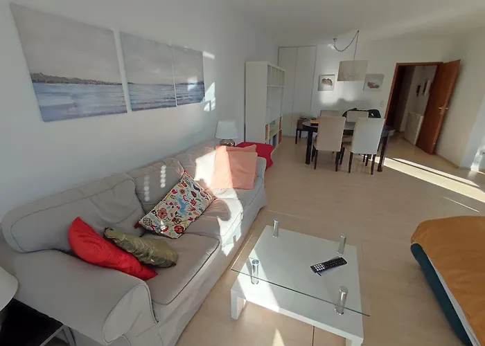 Charming With A Tranquil Balcony Garden View Апартаменты