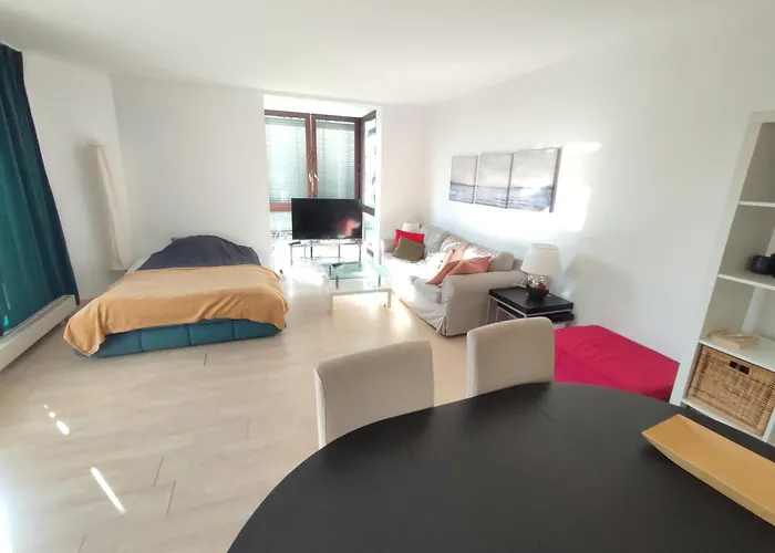 Апартаменты Charming With A Tranquil Balcony Garden View *