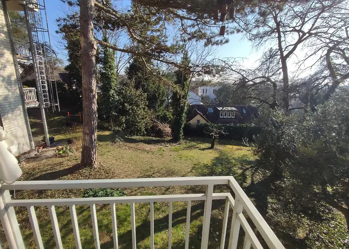 Charming With A Tranquil Balcony Garden View Апартаменты