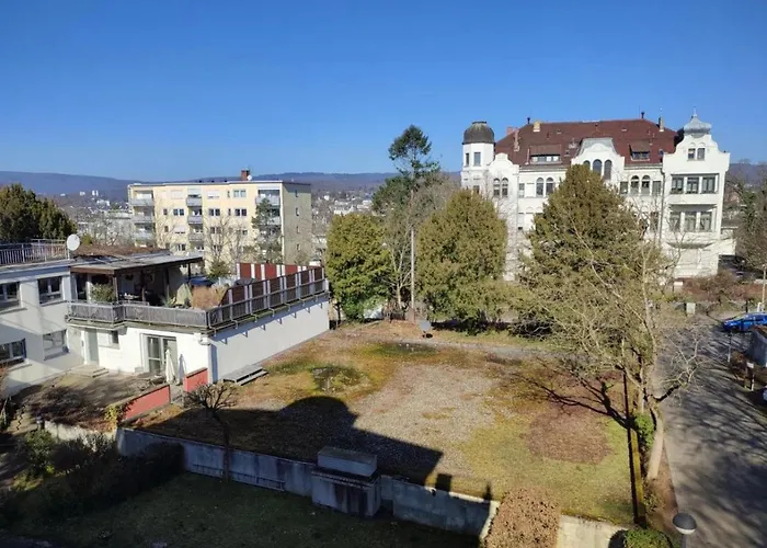 Charming With A Tranquil Balcony Garden View Апартаменты *