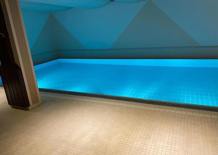 Charming With A Tranquil Balcony Garden View Апартаменты *