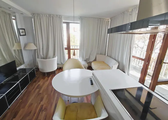 Апартаменты Charming With A Tranquil Balcony Garden View