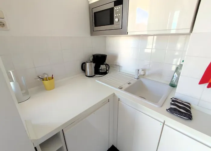 Апартаменты Charming With A Tranquil Balcony Garden View *