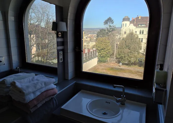 Charming With A Tranquil Balcony Garden View * Висбаден